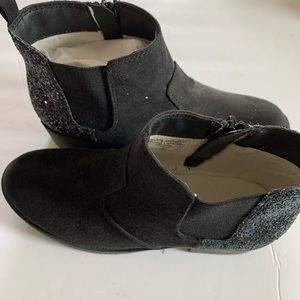 Sarah Jayne Adison black suede with glitter size 2